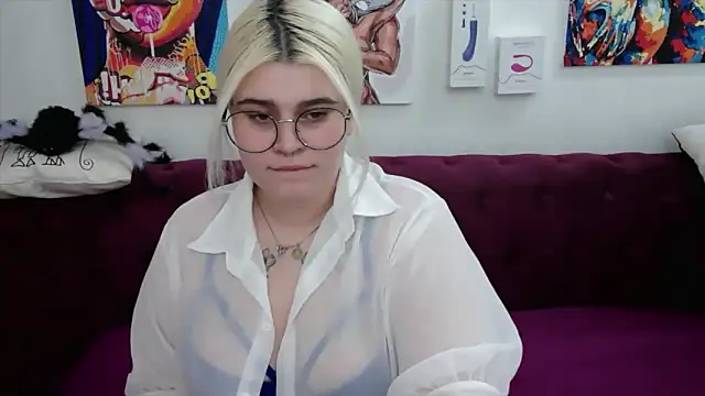 Snapshot of Amber_Monro chatting on October 20, 2025, 2:12 am Amber Monro online show from October 20, 2025, 2:12 am