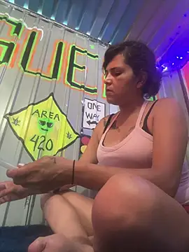 Snapshot of intoxicated13 chatting on June 3, 2026, 4:45 pm intoxicated13 online show from June 3, 2026, 4:45 pm