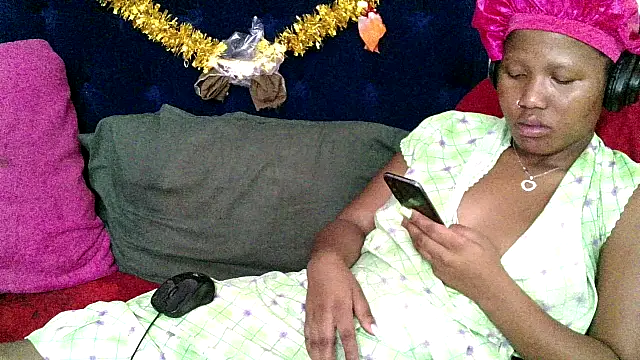 BUNNYCHOWX28 online show from January 6, 2026, 8:34 pm