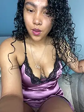 Snapshot of SophieD chatting on April 2, 2026, 12:36 pm SophieD online show from April 2, 2026, 12:36 pm