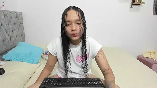 nay and aleja1 online show from December 15, 2025, 2:05 am