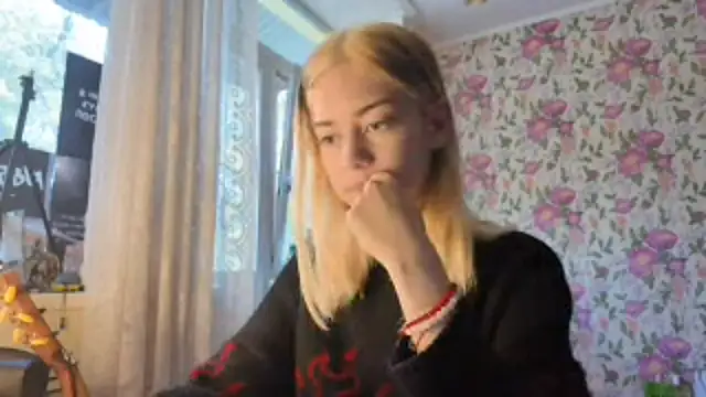 Snapshot of Witching_Moon chatting on September 24, 2025, 7:23 am Witching Moon online show from September 24, 2025, 7:23 am