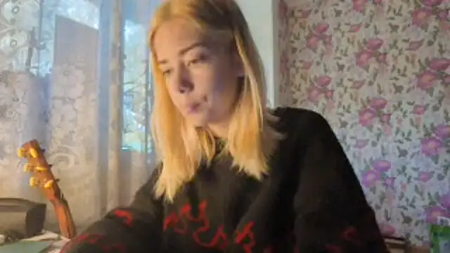 Snapshot of Witching_Moon chatting on September 25, 2025, 7:23 am Witching Moon online show from September 25, 2025, 7:23 am