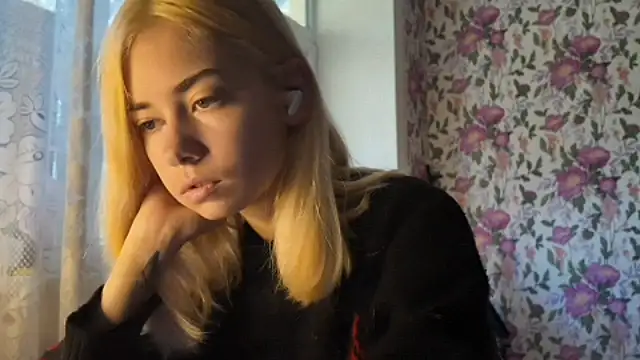 Snapshot of Witching_Moon chatting on September 27, 2025, 7:57 am Witching Moon online show from September 27, 2025, 7:57 am