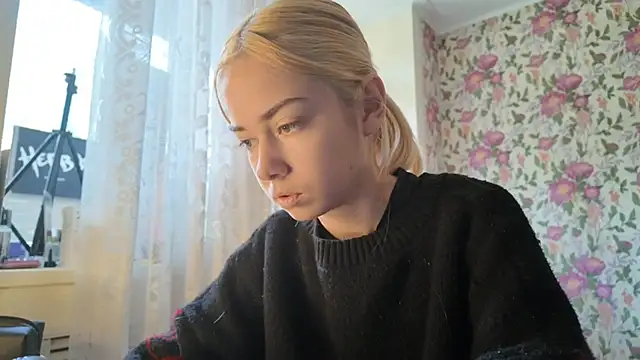 Snapshot of Witching_Moon chatting on October 3, 2025, 8:11 am Witching Moon online show from October 3, 2025, 8:11 am
