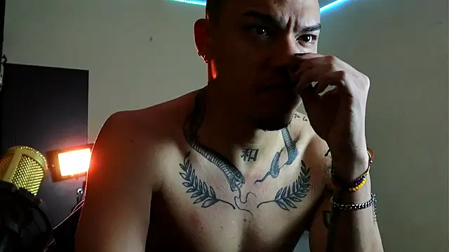 AlphaMasterXxx online show from November 17, 2025, 1:06 pm