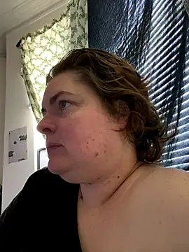 Snapshot of mummy-kat chatting on September 19, 2025, 10:38 am mummy-kat online show from September 19, 2025, 10:38 am