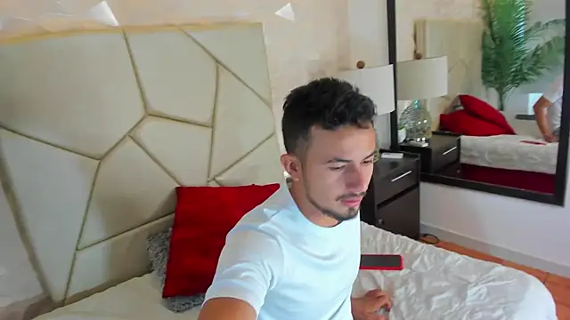 Snapshot of Valentiinoss chatting on September 10, 2025, 11:43 am Valentiinoss online show from September 10, 2025, 11:43 am