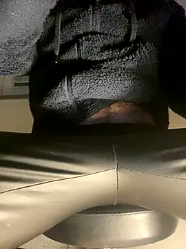 Skeye2 online show from December 2, 2025, 1:55 am