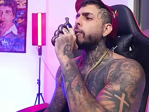 logan hugh8 online show from November 9, 2025, 2:32 am