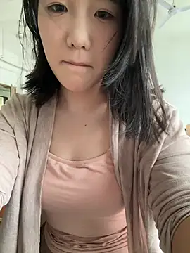 luluya1314 online show from May 6, 2026, 9:58 am