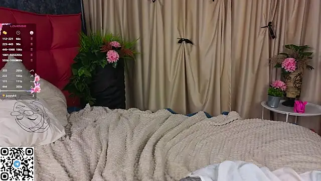 NyxaThorn online show from September 9, 2025, 5:23 pm