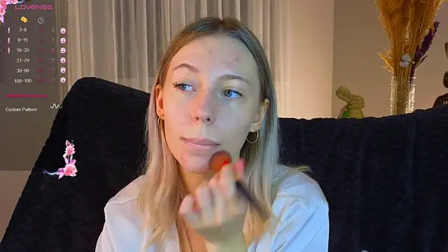 NyxaThorn online show from November 23, 2025, 2:39 pm