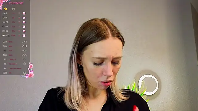 NyxaThorn online show from November 24, 2025, 2:50 pm