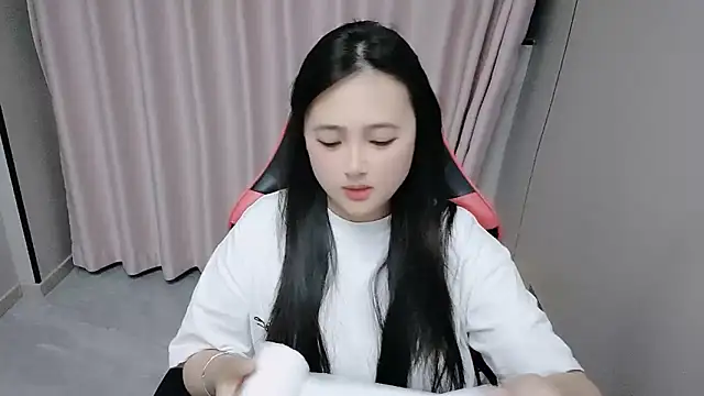 Snapshot of xxz98 chatting on May 6, 2026, 11:37 am xxz98 online show from May 6, 2026, 11:37 am