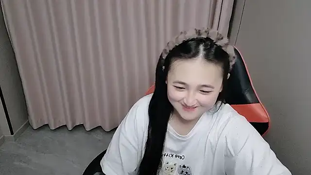 Snapshot of xxz98 chatting on May 8, 2026, 1:27 pm xxz98 online show from May 8, 2026, 1:27 pm