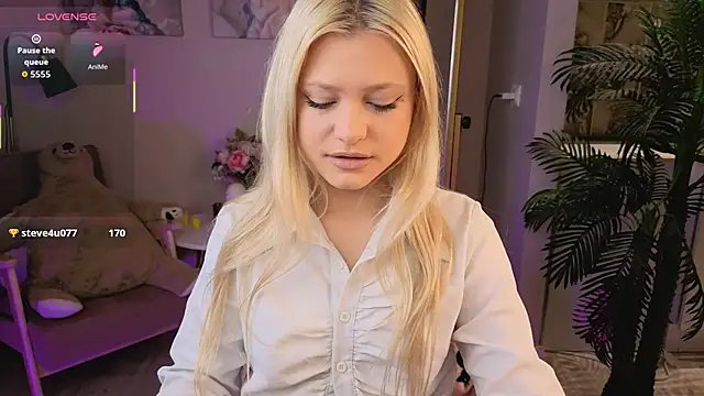 Millie Vanillies online show from October 3, 2025, 1:41 pm