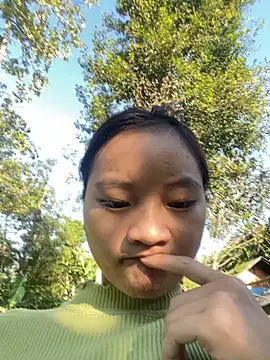 Snapshot of __Nhug__05 chatting on October 5, 2025, 12:31 am   Nhug  05 online show from October 5, 2025, 12:31 am