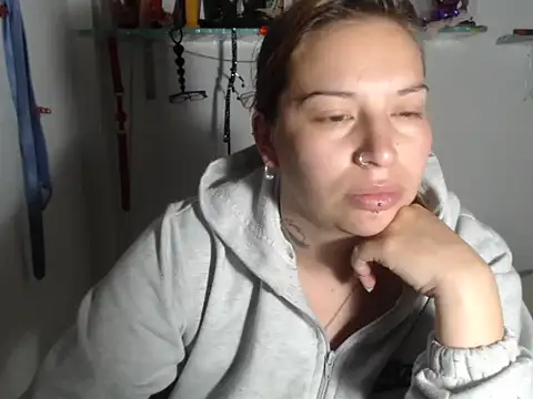 cloequeen15 online show from September 24, 2025, 10:51 am