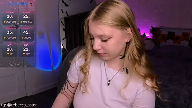 Snapshot of RebeccaAster chatting on October 28, 2025, 4:09 pm RebeccaAster online show from October 28, 2025, 4:09 pm