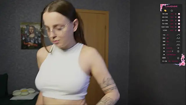 Violetwin online show from April 11, 2026, 5:28 pm