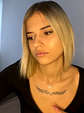 Snapshot of AishaKali chatting on October 3, 2025, 7:27 am AishaKali online show from October 3, 2025, 7:27 am