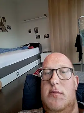 Snapshot of geilerd122 chatting on October 25, 2025, 4:13 pm geilerd122 online show from October 25, 2025, 4:13 pm