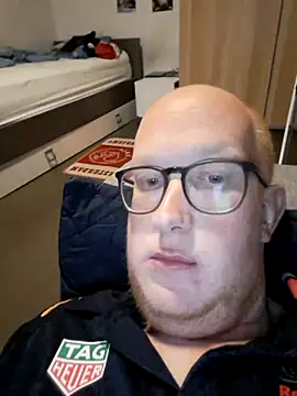 Snapshot of geilerd122 chatting on October 26, 2025, 5:41 pm geilerd122 online show from October 26, 2025, 5:41 pm