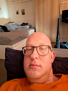 Snapshot of geilerd122 chatting on February 26, 2026, 2:27 pm geilerd122 online show from February 26, 2026, 2:27 pm