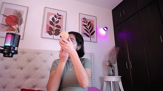 barbyehot online show from November 23, 2025, 6:19 pm