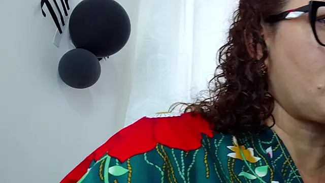 TifanyQueen  online show from October 12, 2025, 7:57 pm
