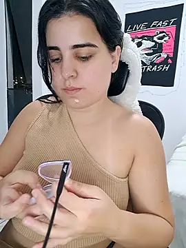 Snapshot of CutteGirl99 chatting on September 9, 2025, 11:37 pm CutteGirl99 online show from September 9, 2025, 11:37 pm