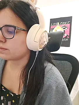 Snapshot of CutteGirl99 chatting on October 20, 2025, 8:20 pm CutteGirl99 online show from October 20, 2025, 8:20 pm