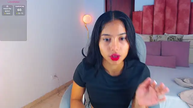 Milaa Star  online show from October 18, 2025, 4:04 am