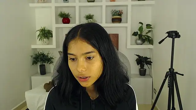 Milaa Star  online show from February 7, 2026, 4:05 am