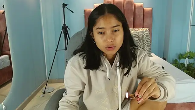 Milaa Star  online show from February 12, 2026, 4:18 am