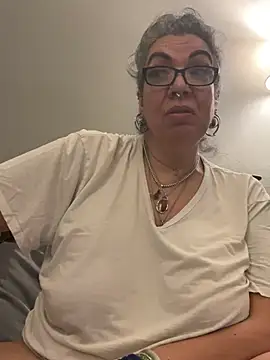 dieseldame1313 online show from February 9, 2025, 4:14 am