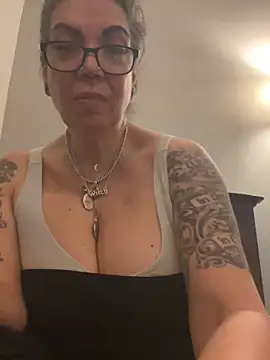 dieseldame1313 online show from March 23, 2025, 1:20 am