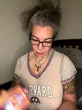 dieseldame1313 online show from September 18, 2025, 8:49 am