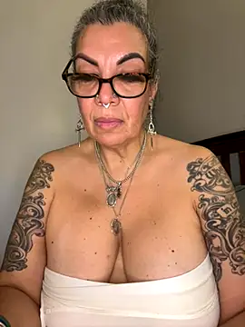 dieseldame1313 online show from November 7, 2025, 12:10 am