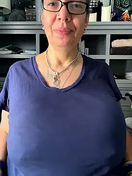 dieseldame1313 online show from January 7, 2026, 4:20 pm