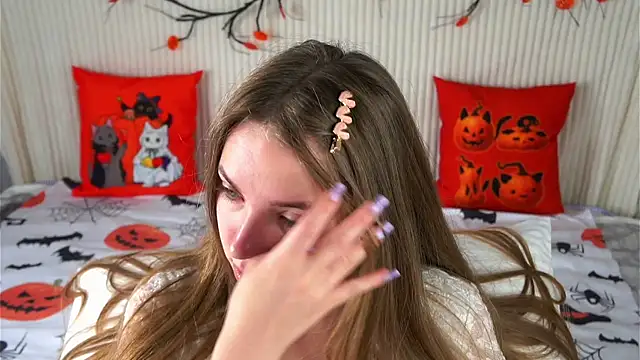 KarriBrownd online show from November 1, 2025, 1:07 am