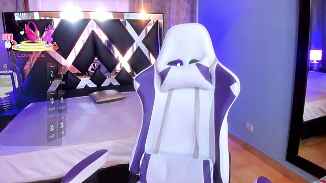 Snapshot of Emma_Petiite chatting on January 15, 2026, 6:33 pm Emma Petiite online show from January 15, 2026, 6:33 pm