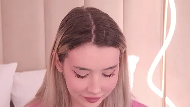 Snapshot of Nesolla chatting on February 2, 2026, 7:23 pm Nesolla online show from February 2, 2026, 7:23 pm