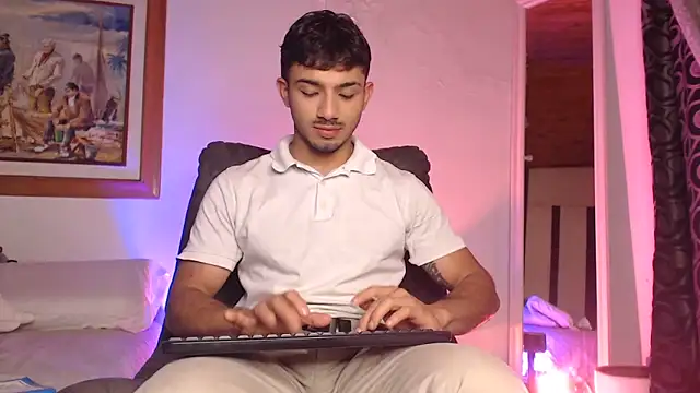 ArturoCardona  online show from March 19, 2026, 11:31 pm