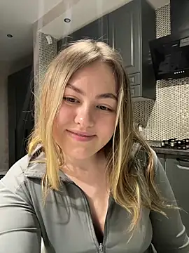 Snapshot of SunshineEmma chatting on March 24, 2026, 11:21 pm SunshineEmma online show from March 24, 2026, 11:21 pm