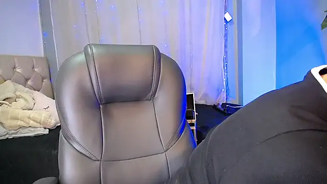 Lulugh  online show from November 14, 2025, 7:23 pm