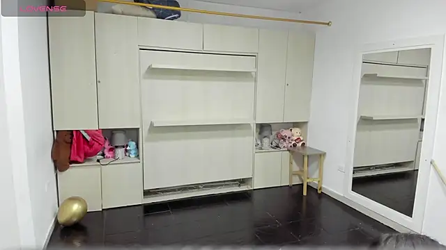 LilyWhitney online show from April 14, 2026, 3:56 am