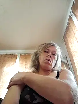 Snapshot of Catherine372311 chatting on October 10, 2025, 10:25 am Catherine372311 online show from October 10, 2025, 10:25 am