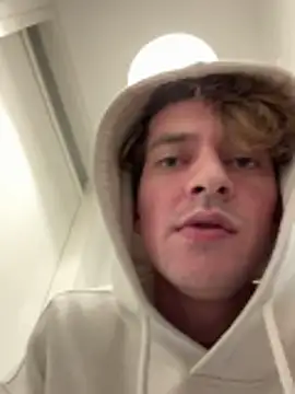 hottest23 online show from December 2, 2025, 1:22 am